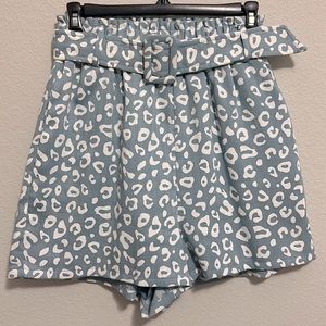 Entro high waisted shorts with belt and pockets